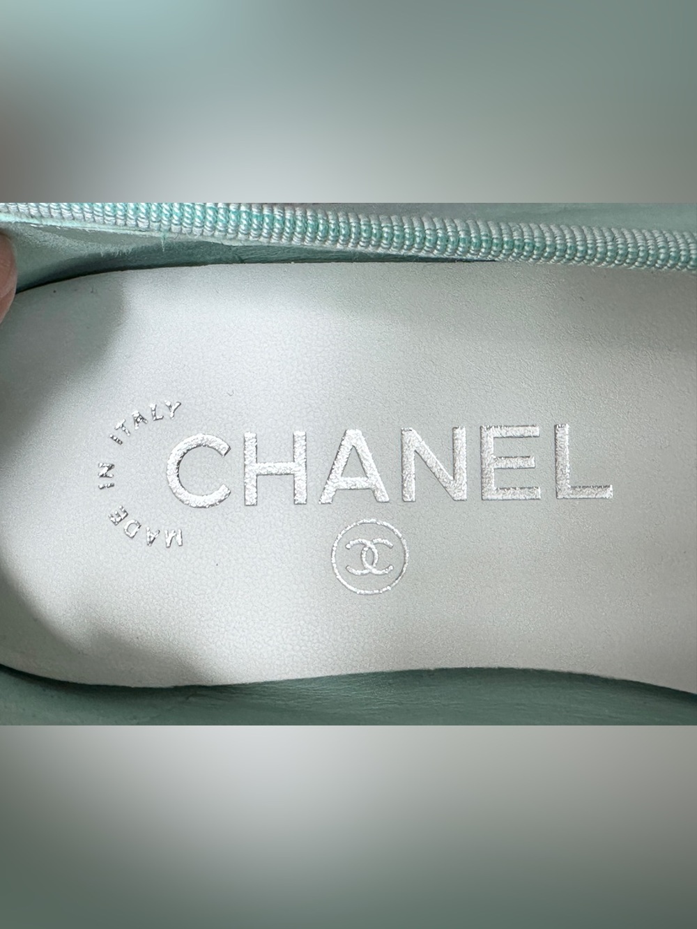 2026 CHANEL TURQUOISE PATENT LEATHER WHITE CC LOGO CAPTOE BALLET FLATS size 37C - Picture 8 of 16